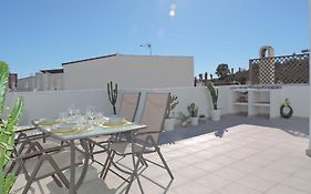 Apartamento entero con solárium en Sabinillas, con piscina y al lado del Puerto de la Duquesa